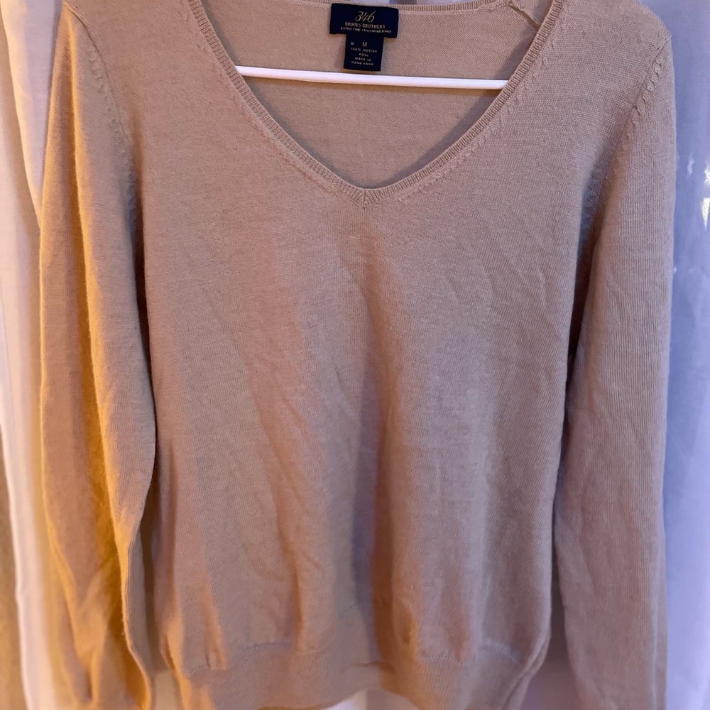 M Beige Brooks brothers 100% cashmere sweater